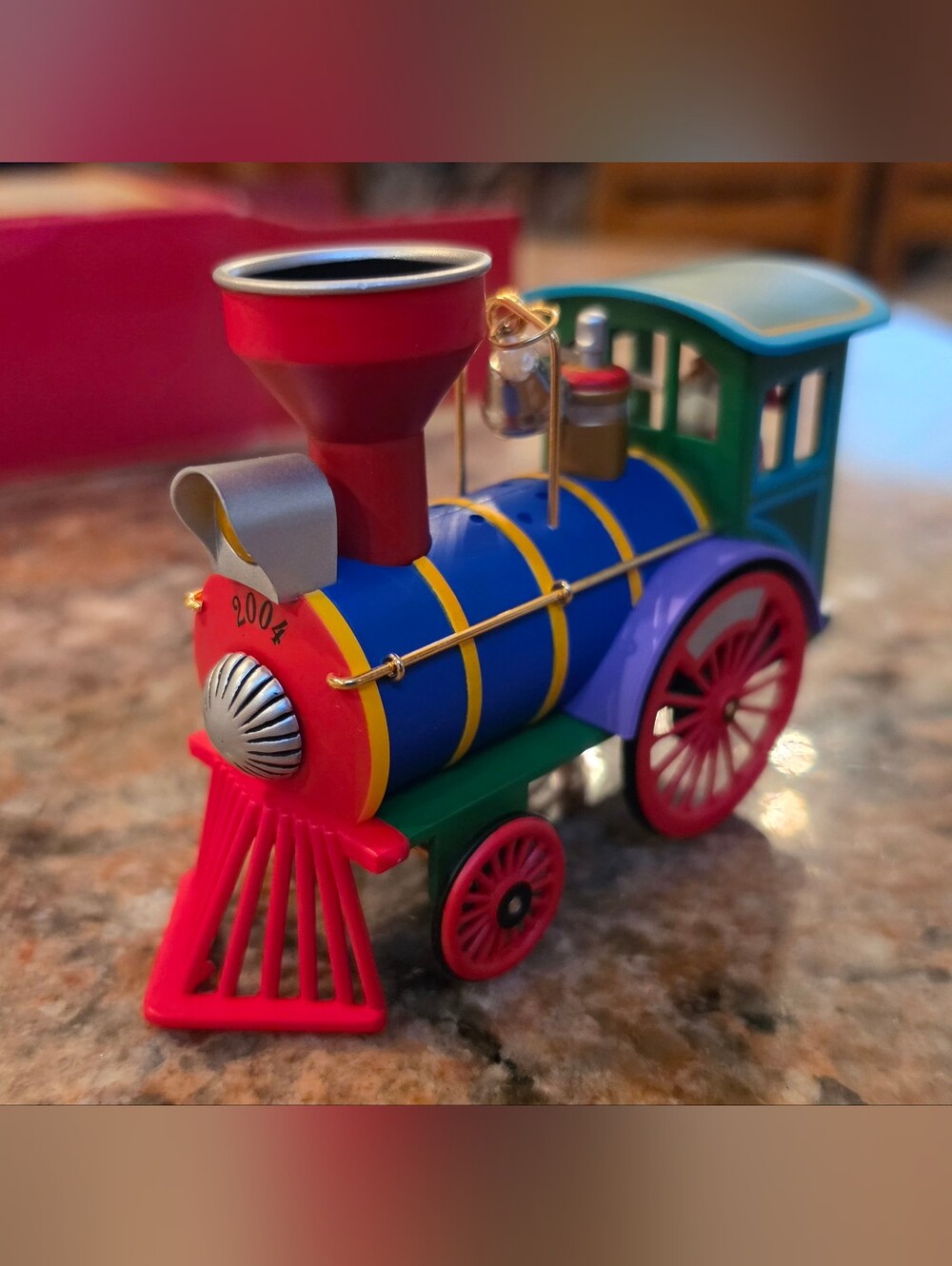 VTG 2004 Hallmark Keepsake Ornament Yule Express Train Magic Light & Sound NIB